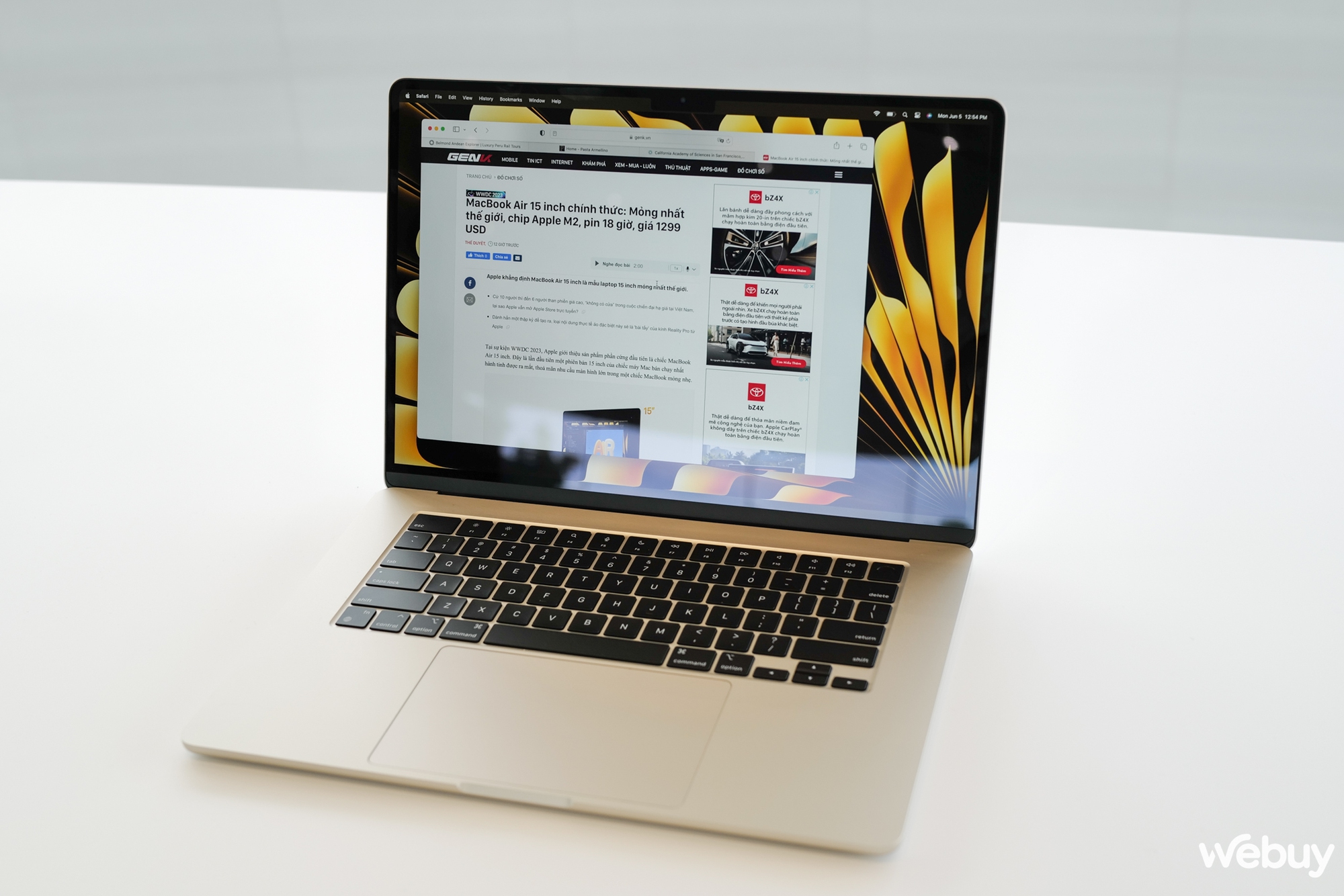 Ảnh thực tế chiếc MacBook 15 inch mỏng nhẹ nhất của Apple, giá chính hãng chỉ 32,99 triệu đồng -
                      Ảnh 3.